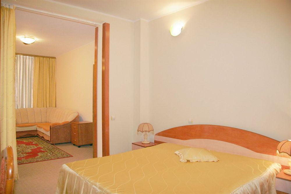 Hotel Amphitryon Bukarest Exterior foto